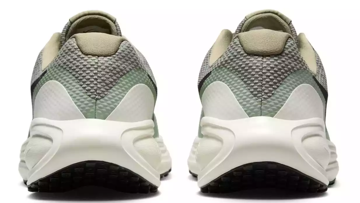 TENIS MASCULINO NIKE NIKE REVOLUTION 8 – foto 4